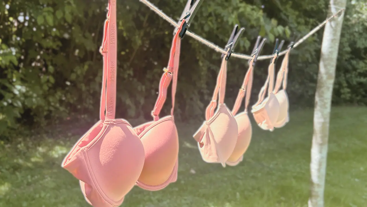 Maatadvies bij lingerie: Philotes bh's in verschillende maten aan de waslijn